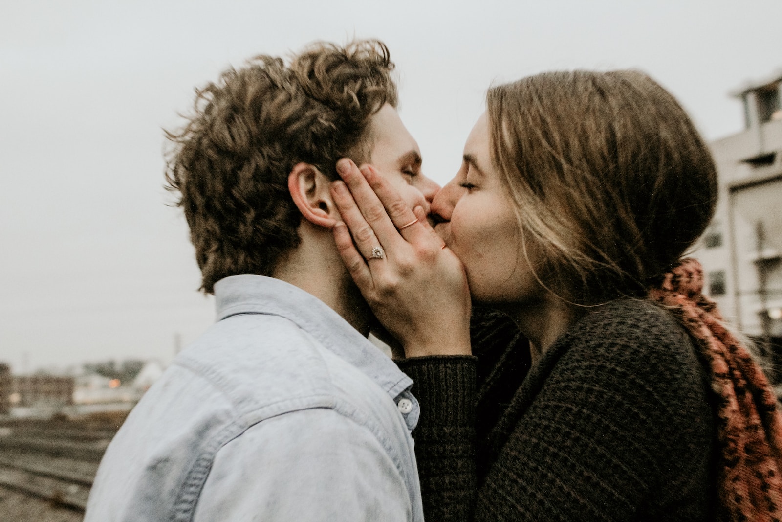 Ma petite amie refuse de m’embrasser, que dois-je faire ?